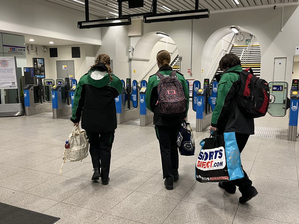 TheBookNut3's tweet photo. By providing care, compassion a listening ear & the occasional jammy dodgers well done these 3 & the many volunteers & staff who have worked so hard to make today work #modernchivalry #lookwhatlonedone @StJohnEngland good luck everyone @ChiefVolunteer @hblondon get there early๐ https://t.co/15FGV1nhc2