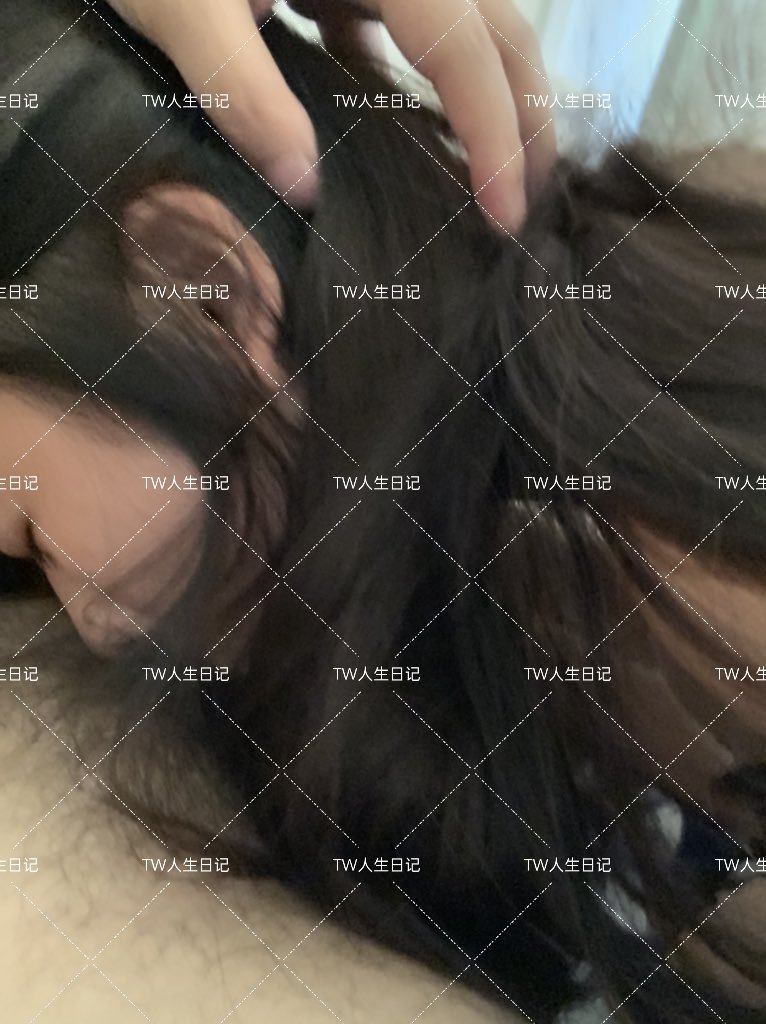 TheSincerepeopl's tweet photo. 两个良家同时来姨妈，还好备用模特在附近，雨天的室外停车场更美 https://t.co/6ywMAerdvJ