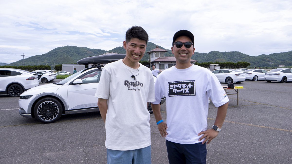 RayDa_Official's tweet photo. ふれあいEV岡山に参加しました✨
1日目の企業ブース、試乗会
2日目の滑走路での加速
とても楽しかったです!!!!
お話しさせていただいた参加者の皆様もありがとうございました😊
YouTubeの動画は後日公開ですので、お楽しみに👍🏻
#ふれあいEV #テスラ #電気自動車 #RayDa #YouTube https://t.co/3CfIayKeg8