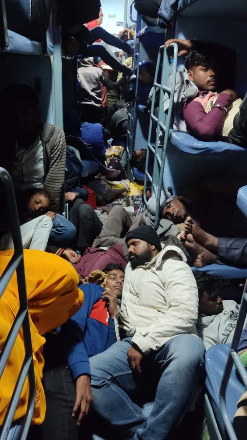 Gopi_v7137's tweet photo. We cannot ignore the fact that illegal migration is happening continuously which is increasing the population density...
#population_control_law
#population_explosion https://t.co/73GhyxVUne
