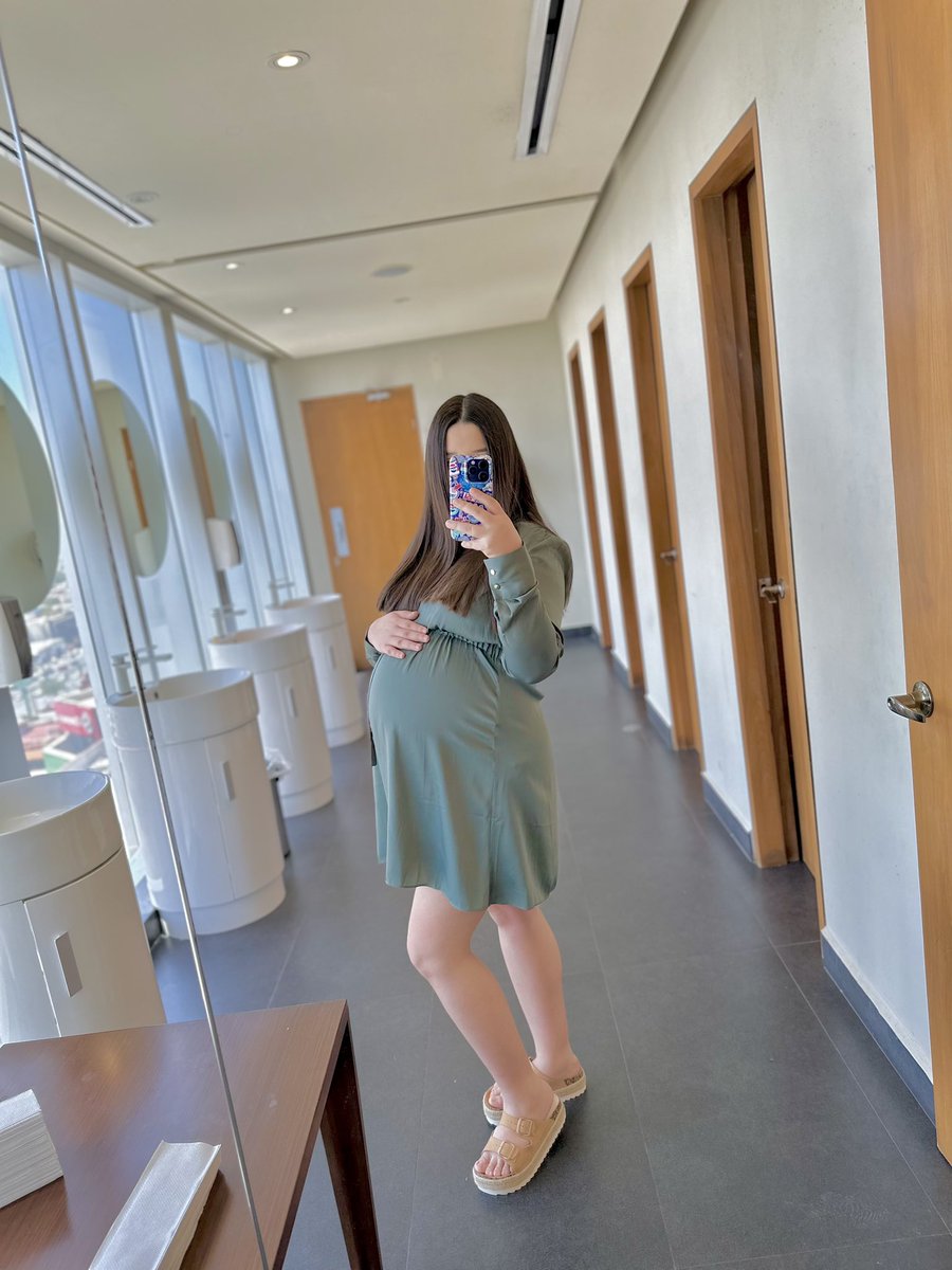 aiideereyna's tweet photo. Me veo 🔝 embarazada. Creo nunca había tenido mi autoestima tan alto. 🥰 https://t.co/m5b98KL8Mk