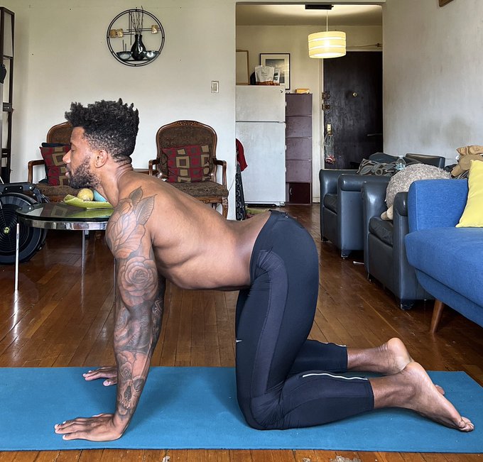 Cαʅʋιɳ Mყҽɾʂ 🇬🇾 - 1 pic. As you grow older, you will discover that you have two hands, one for helping yourself, the other for helping others🧘🏾‍♂️ namaste 🙏🏾 https://t.co/ngdw2kPHSs