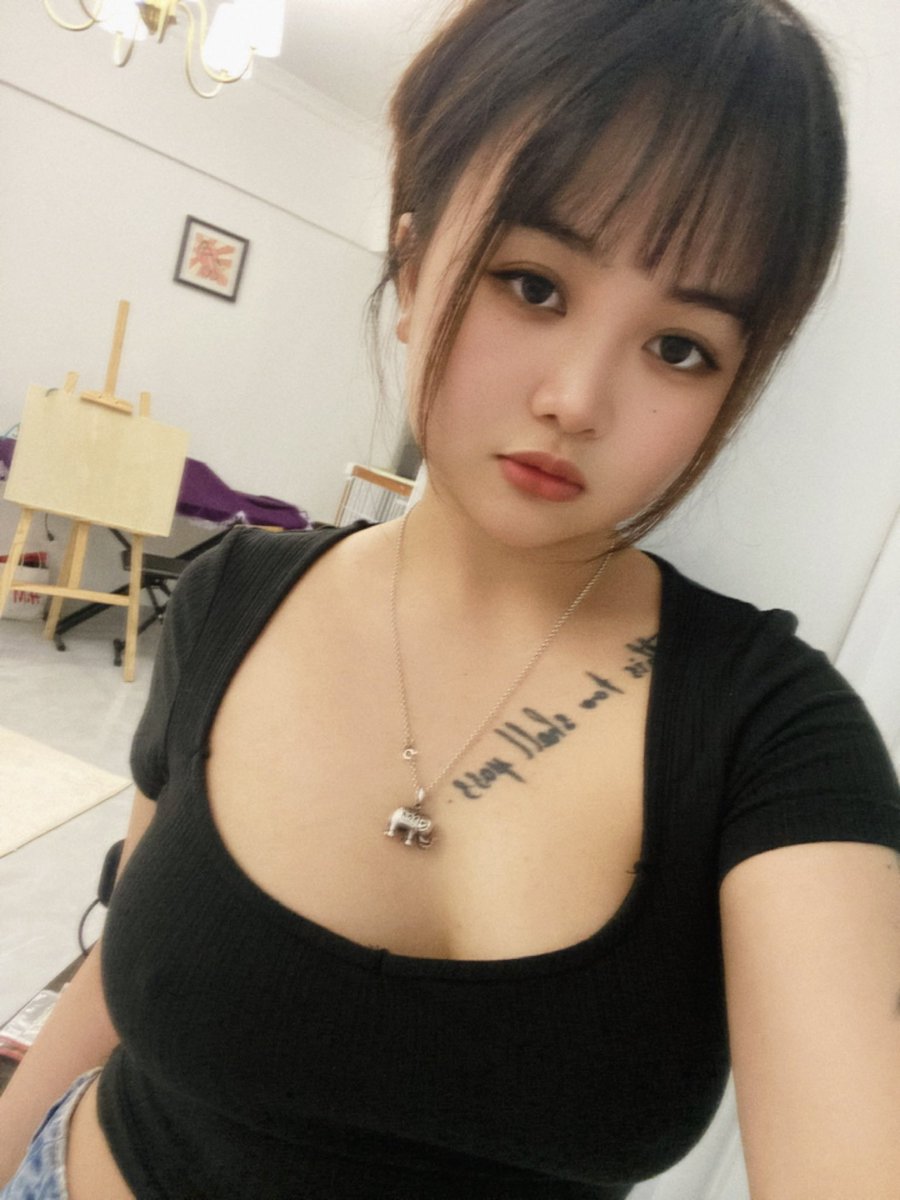 wenrouo's tweet photo. 夏天又要来lor 爱人也是 https://t.co/LvejGvGbUR
