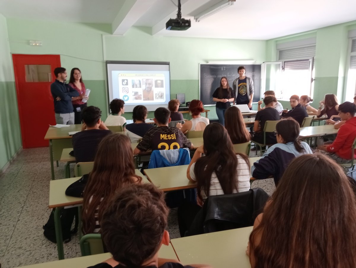 llume38's tweet image. 🔝 Clausura #ApS @clinicaJASUsal Curso 22-23 desde @STrinidadZamora 
✅  "Menores y uso de Internet"
🎯 Plan de Confianza y Seguridad Digital #PCSD
🧐Experiencia de Calidad @educacyl
#CompDigEdu_CYL
Un año más, y van 7, caminando juntos.
👏👏Gracias, @FacDerechoUsal @CrimiUsal