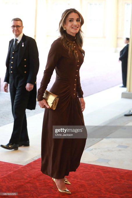 evauviedo's tweet image. Como assim vcs não estão comentando os looks do red carpet da recepção pré #Coronation do Rei Charles III? #CoronationWeekend   

já notei aqui uma tendência #colorblock