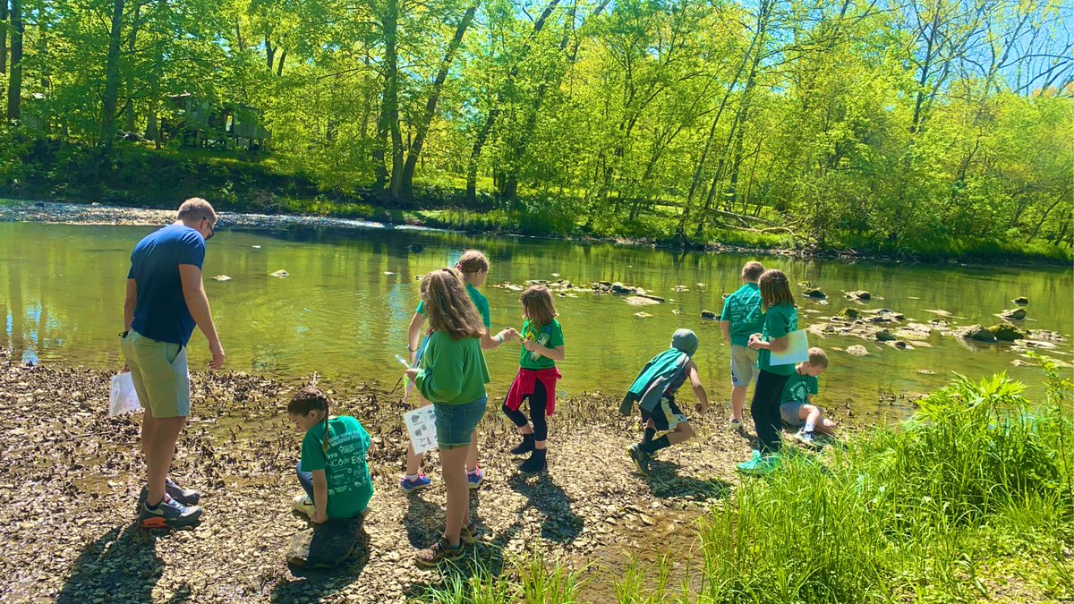 3rdwithMissL's tweet photo. Had a great day exploring Sycamore Park! Students loved learning about and collecting soil and fossils https://t.co/4OxMweg8Ka
