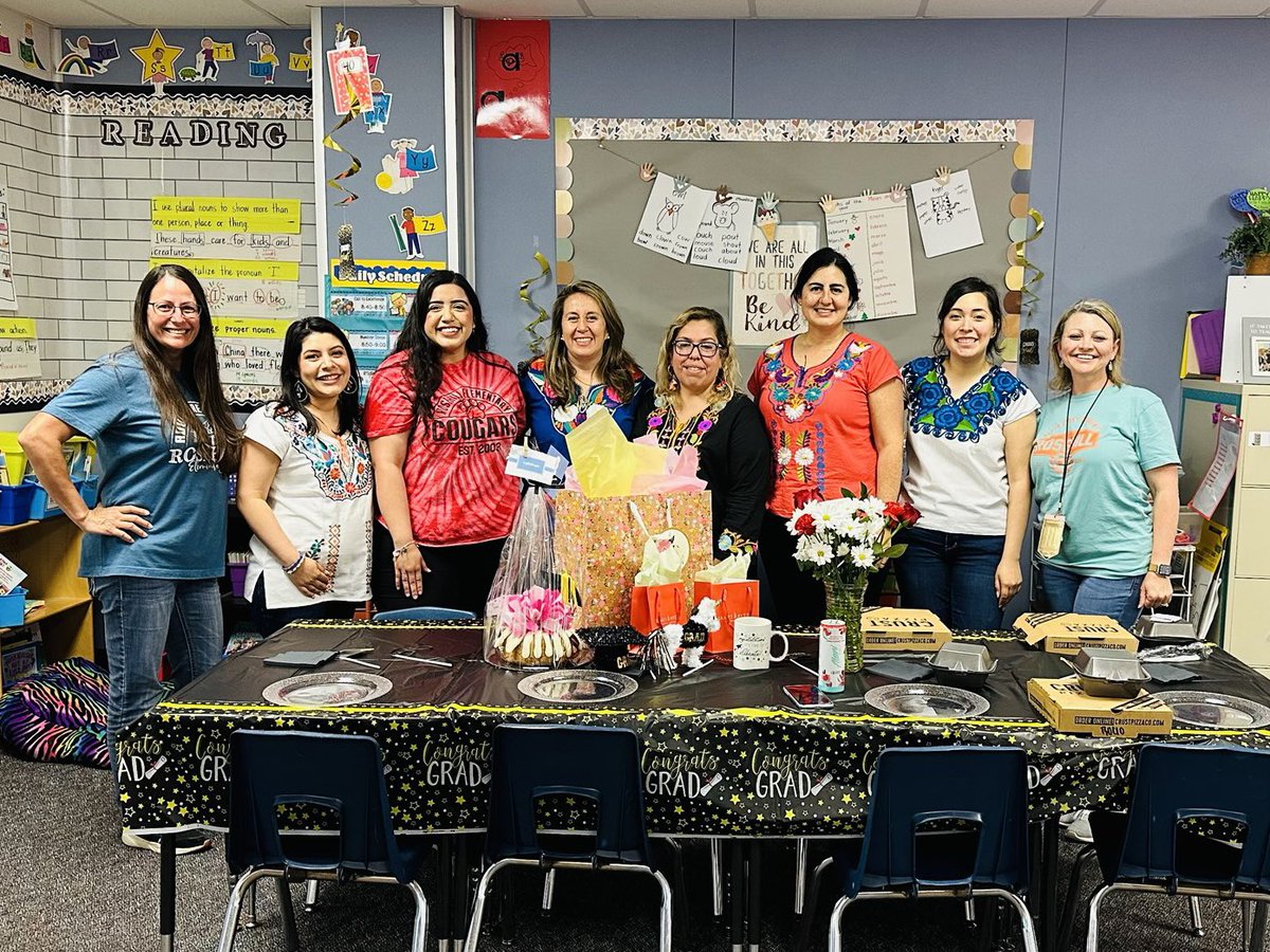 RESesquivel's tweet photo. Today was my last day of student teaching and I couldn’t have asked for a better team to go through this experience with. A special thank you to my mentor teacher, friend and role model @rmercadoRES for always being there for me 🤍
@TISDRES 

15 days until graduation!! 👩🏻‍🎓🥳 https://t.co/lVYijdwTNr