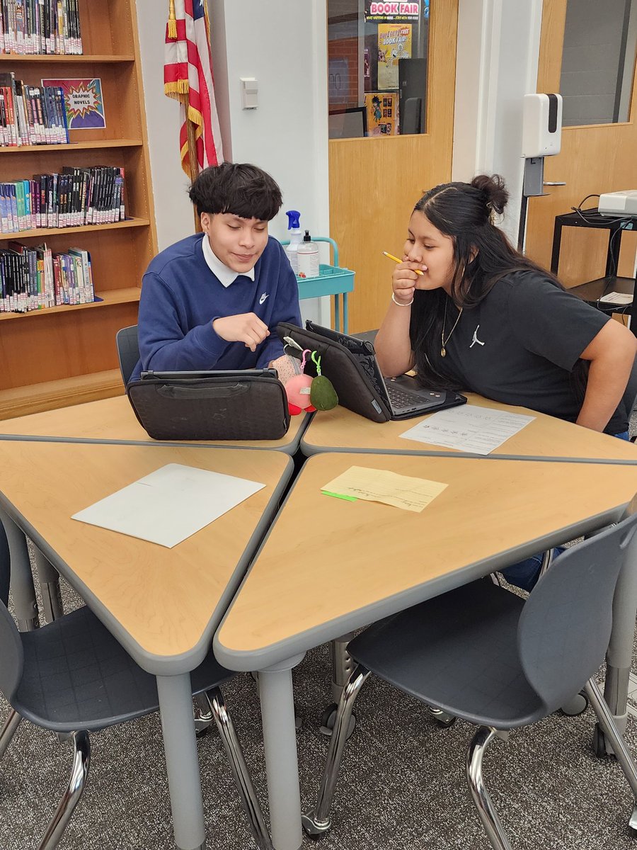 msbynum_sms's tweet photo. Great way to end teacher appreciation week @SouthportMiddle by working with one of my favorite educators, Mrs. Klingler! Students are reading The Outsiders and we combined classes for students to share their Tuff projects showing off what they think is "cool" and why. https://t.co/t6Yo8wocsq