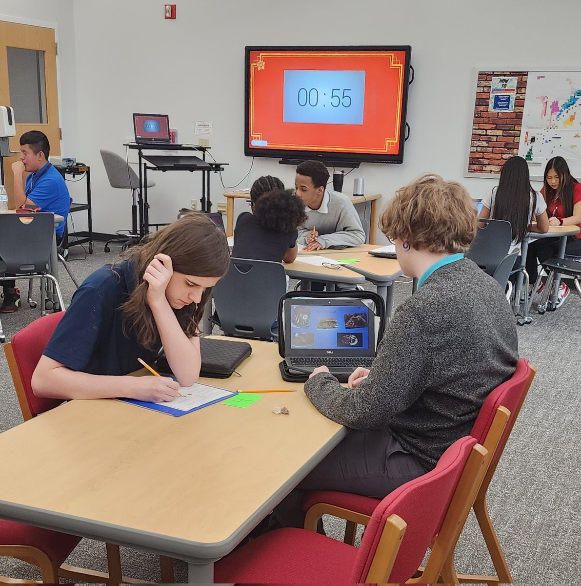 msbynum_sms's tweet photo. Great way to end teacher appreciation week @SouthportMiddle by working with one of my favorite educators, Mrs. Klingler! Students are reading The Outsiders and we combined classes for students to share their Tuff projects showing off what they think is "cool" and why. https://t.co/t6Yo8wocsq