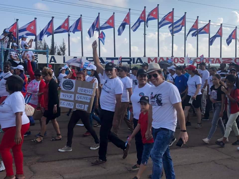 La <a href="/UniversidadMoa/">Universidad de Moa Dr. Antonio Núñez Jiménez</a> presente en el Desfile por el #1rodeMayo porque Por la Patria Firmes y Unidos por Nuevas Victorias. #ALaPatriaManosYCorazon
<a href="/yurisley_valdes/">Yurisley Valdes Mariño</a> 
<a href="/DiosdanisG/">Diosdanis_Guerrero2019</a>
<a href="/AlexCespedes00/">Alex Céspedes</a>