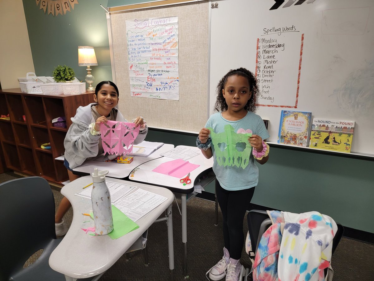 Fatima_DelCampo's tweet photo. We had fun celebrating Cinco de Mayo activities! 🇲🇽🥳 My students made Papel Picado, Paper Bag Piñatas, learned the Mexican Hat Dance, and enjoyed some chips &amp; dip and Tres Leches Cake! 🪅🎂🌮😋 @HumbleISD_LSE https://t.co/4lD2gwEC2U