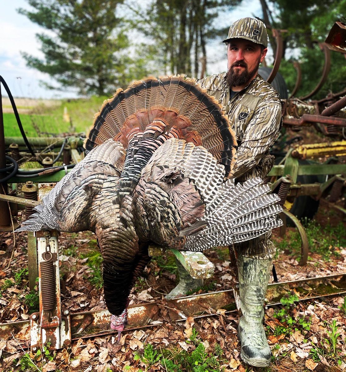 Big ole gobbler down!🔥

#hunt #hunter #hunting #turkeyhunting #springturkey #turkeyseason