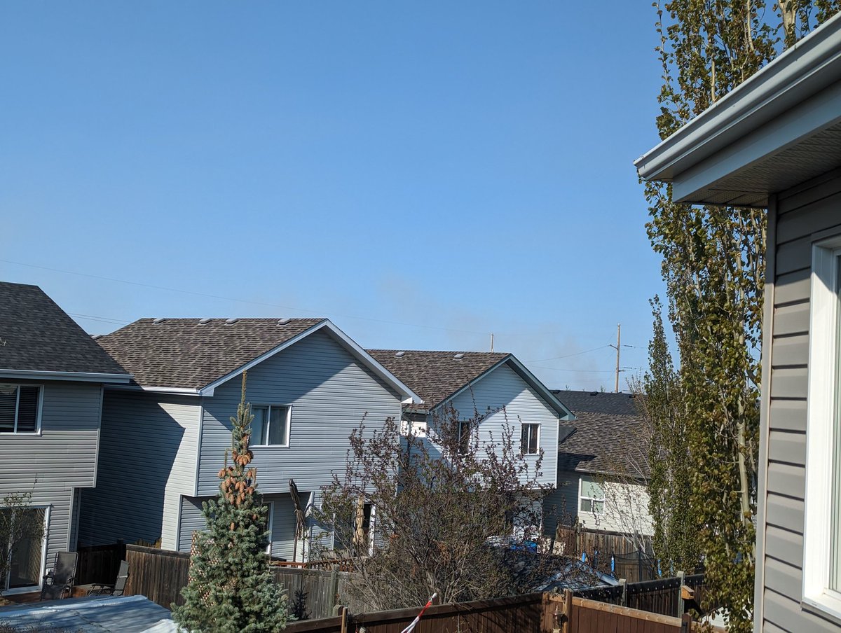 Wx_Ninja's tweet photo. Smoke out my back window, smoke out my front window. Not a great feeling. #SpringDip #ShPk https://t.co/F9i7hfhWXt