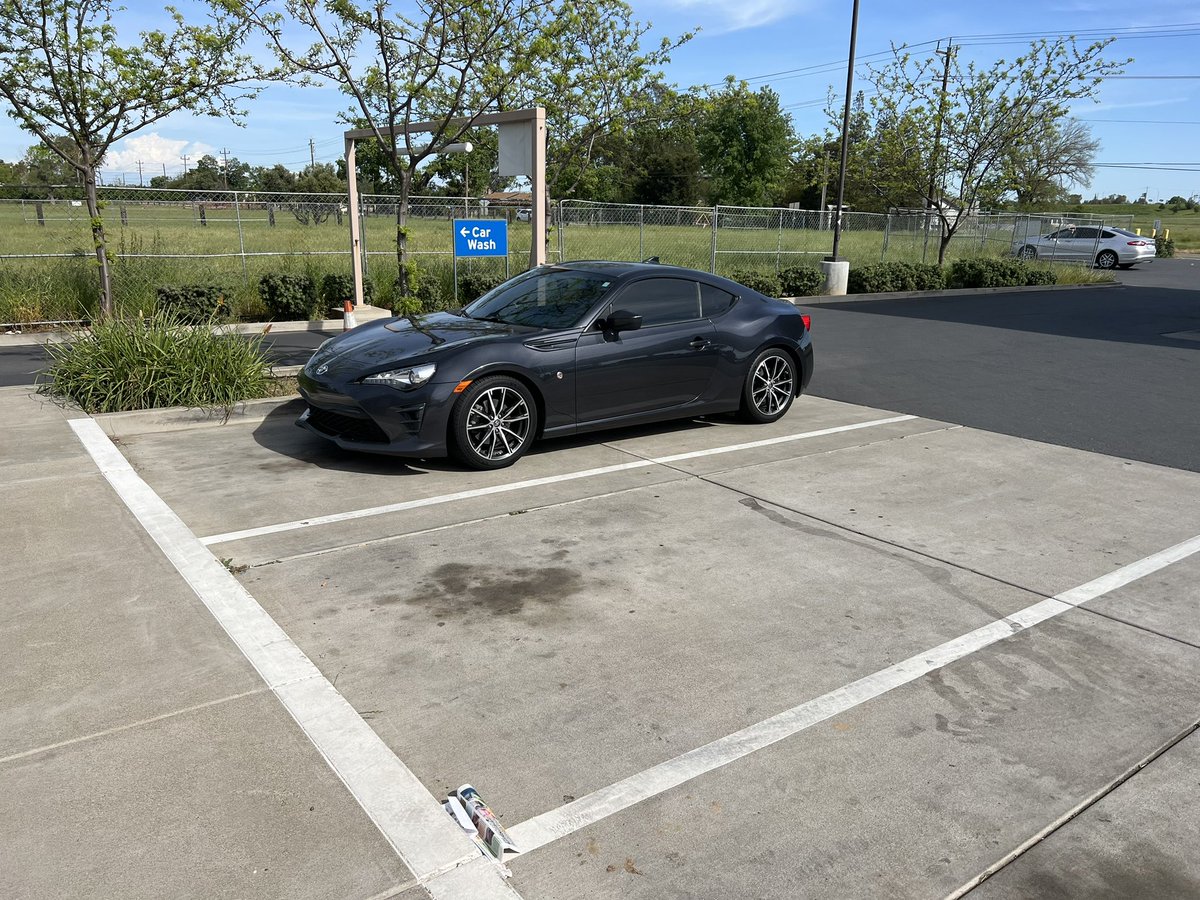 BrandenSWiens's tweet photo. @sara_squirrel The car everyone thinks my car is when they see me get out of Victoria. https://t.co/fyTjOy8IlE