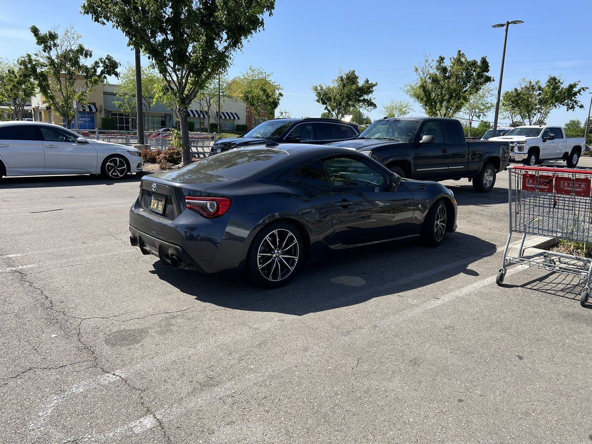 BrandenSWiens's tweet photo. @sara_squirrel The car everyone thinks my car is when they see me get out of Victoria. https://t.co/fyTjOy8IlE