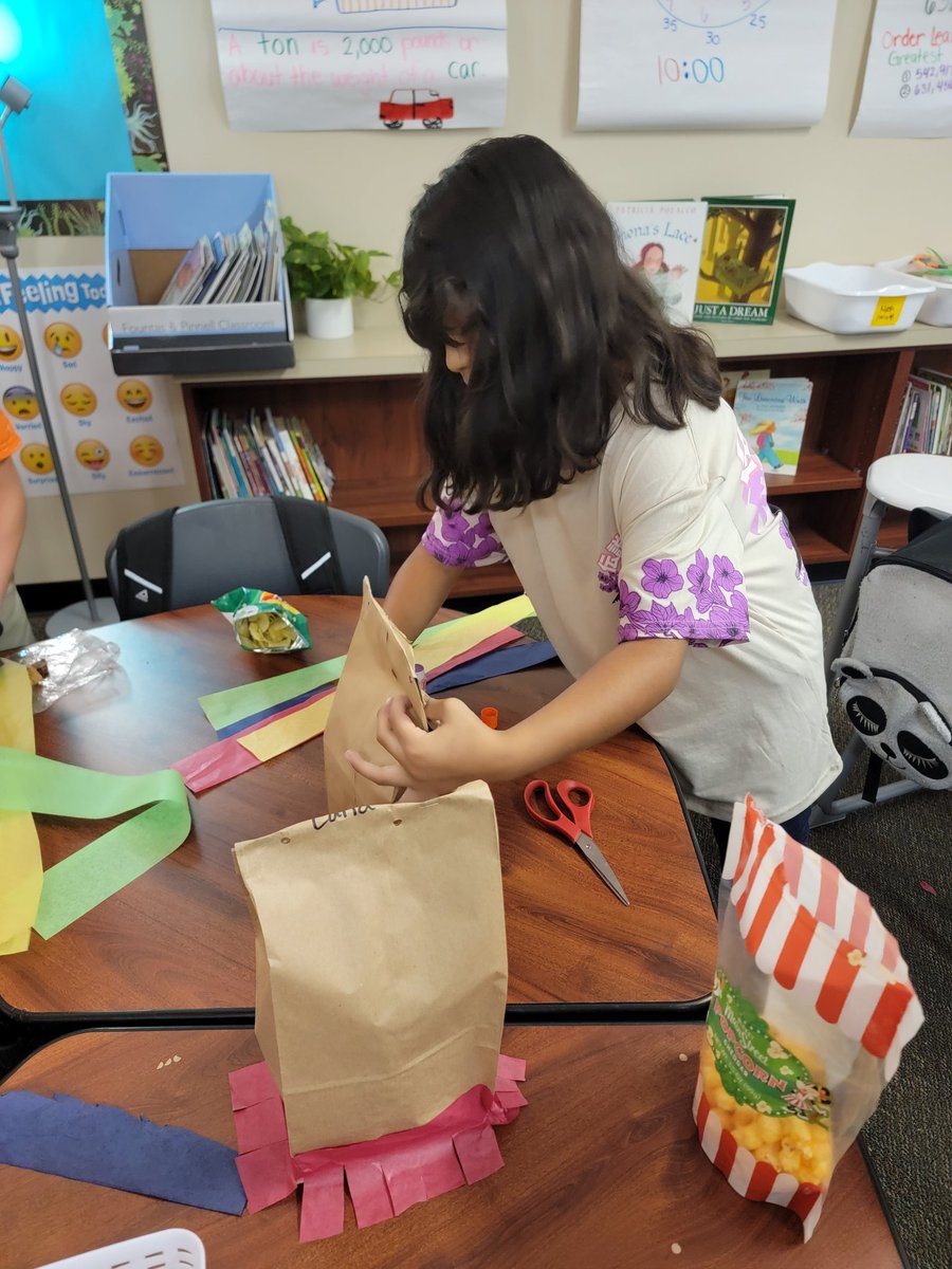 Fatima_DelCampo's tweet photo. We had fun celebrating Cinco de Mayo activities! 🇲🇽🥳 My students made Papel Picado, Paper Bag Piñatas, learned the Mexican Hat Dance, and enjoyed some chips &amp; dip and Tres Leches Cake! 🪅🎂🌮😋 @HumbleISD_LSE https://t.co/xQSh23GSjo