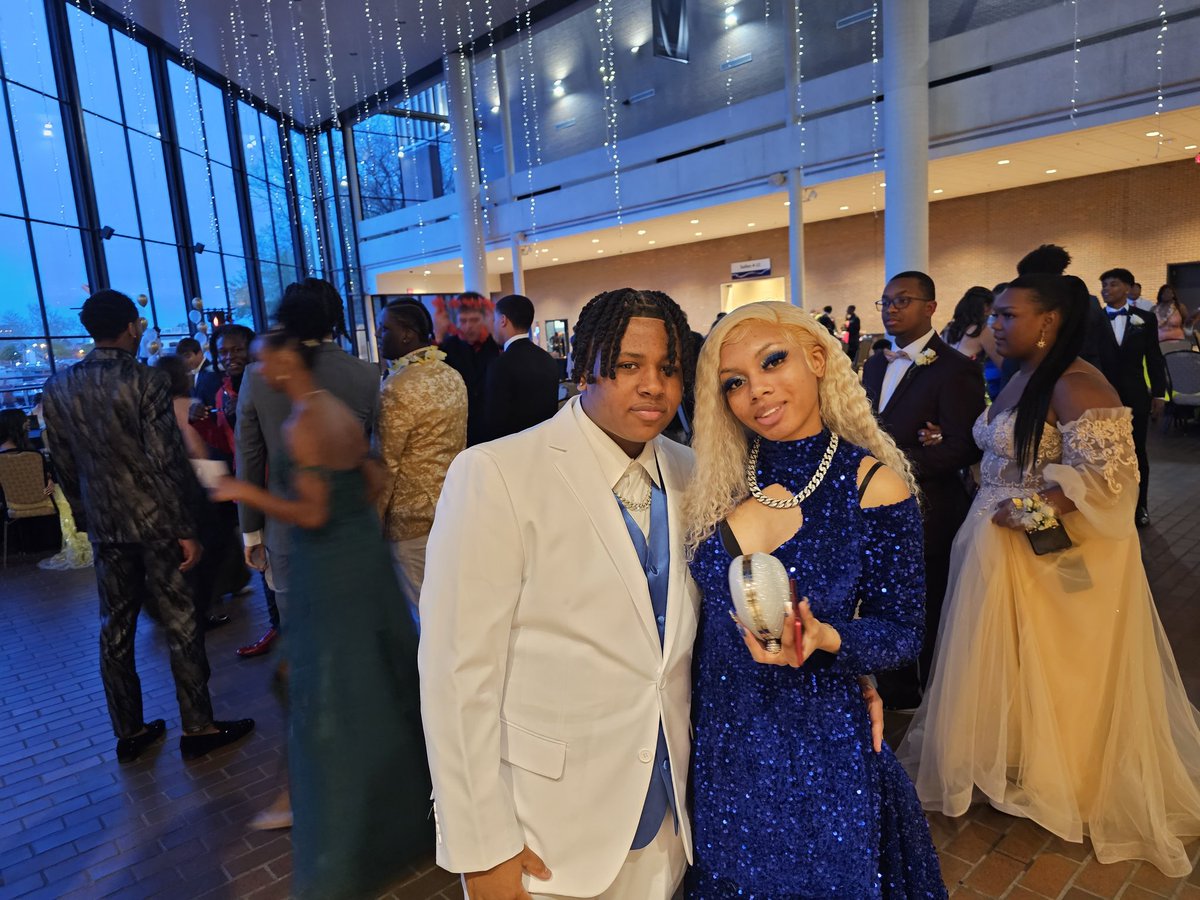 shenderson574's tweet photo. @SBRileyhigh 2023 Prom
#SafeProm #GoWildcats https://t.co/LsP6rEZHHu