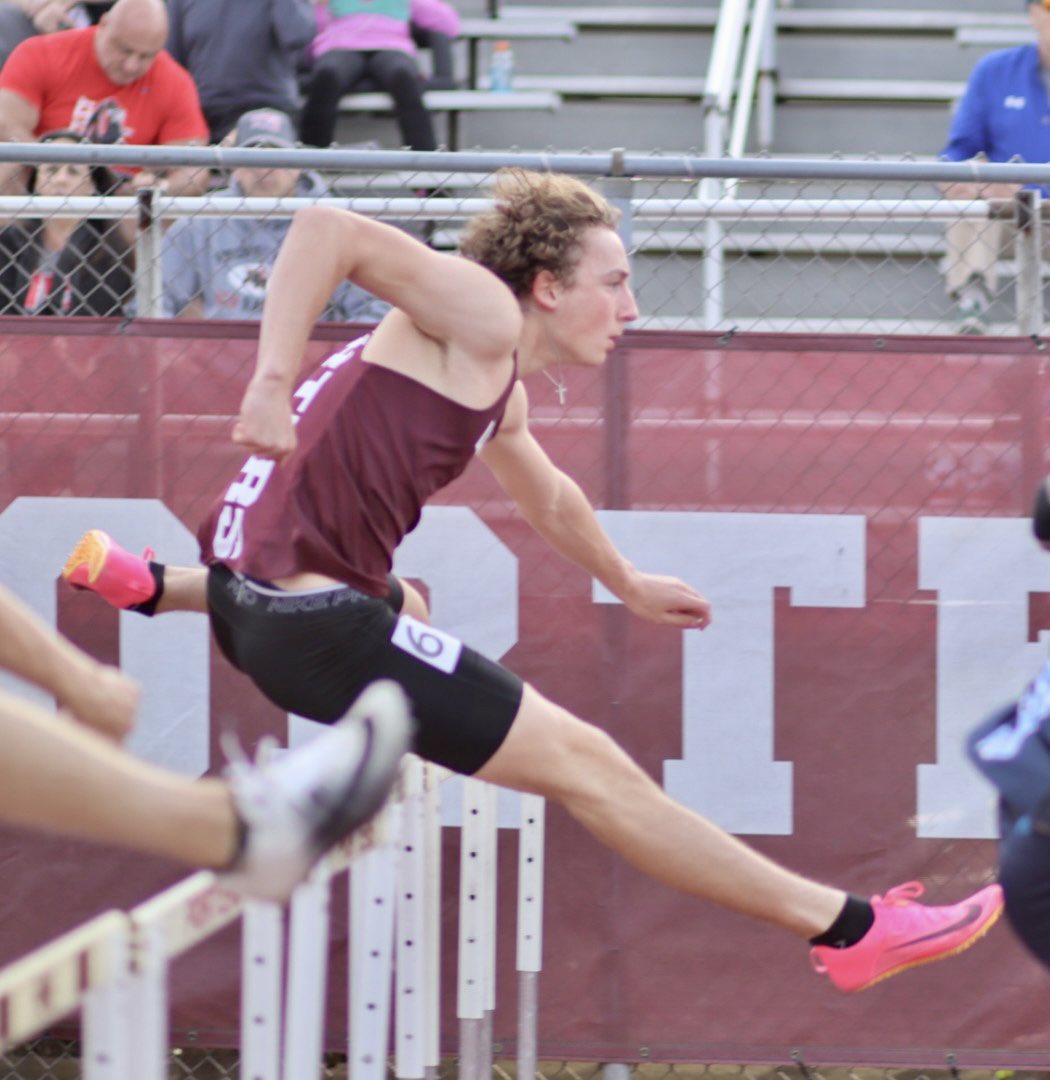 LockportTrackXC's tweet photo. Graydon Czako (Soph)
110H - 15.33
Under state qualifying and now #3 soph LTHS history!!
#PorterPride https://t.co/CK7LJG9Ilx