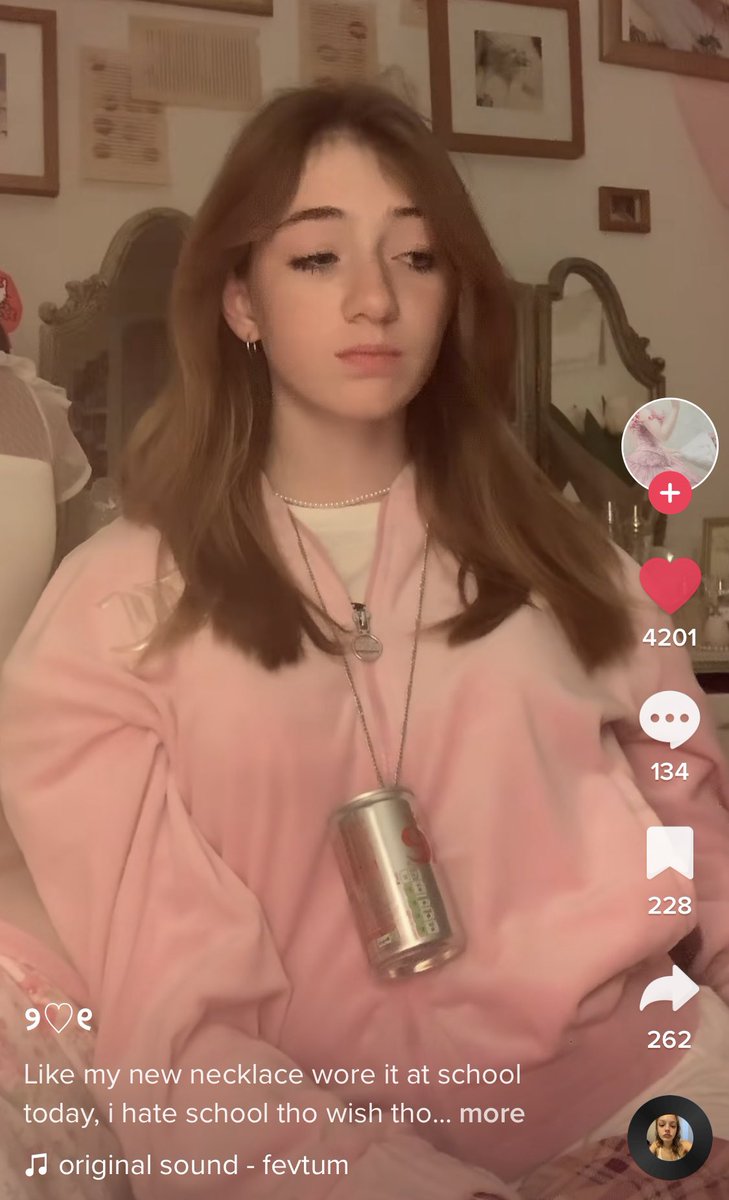 astralbondgirl's tweet photo. wtf is that necklace
my culture is not your costume! https://t.co/KIyZuok9JL