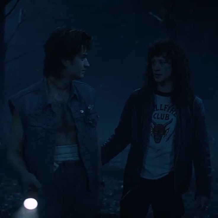 0FMORDOR's tweet photo. / “eddie is straight” 

nahhh bc what the hell is this then 🤨🤨🤨 https://t.co/6UbA21gaE8