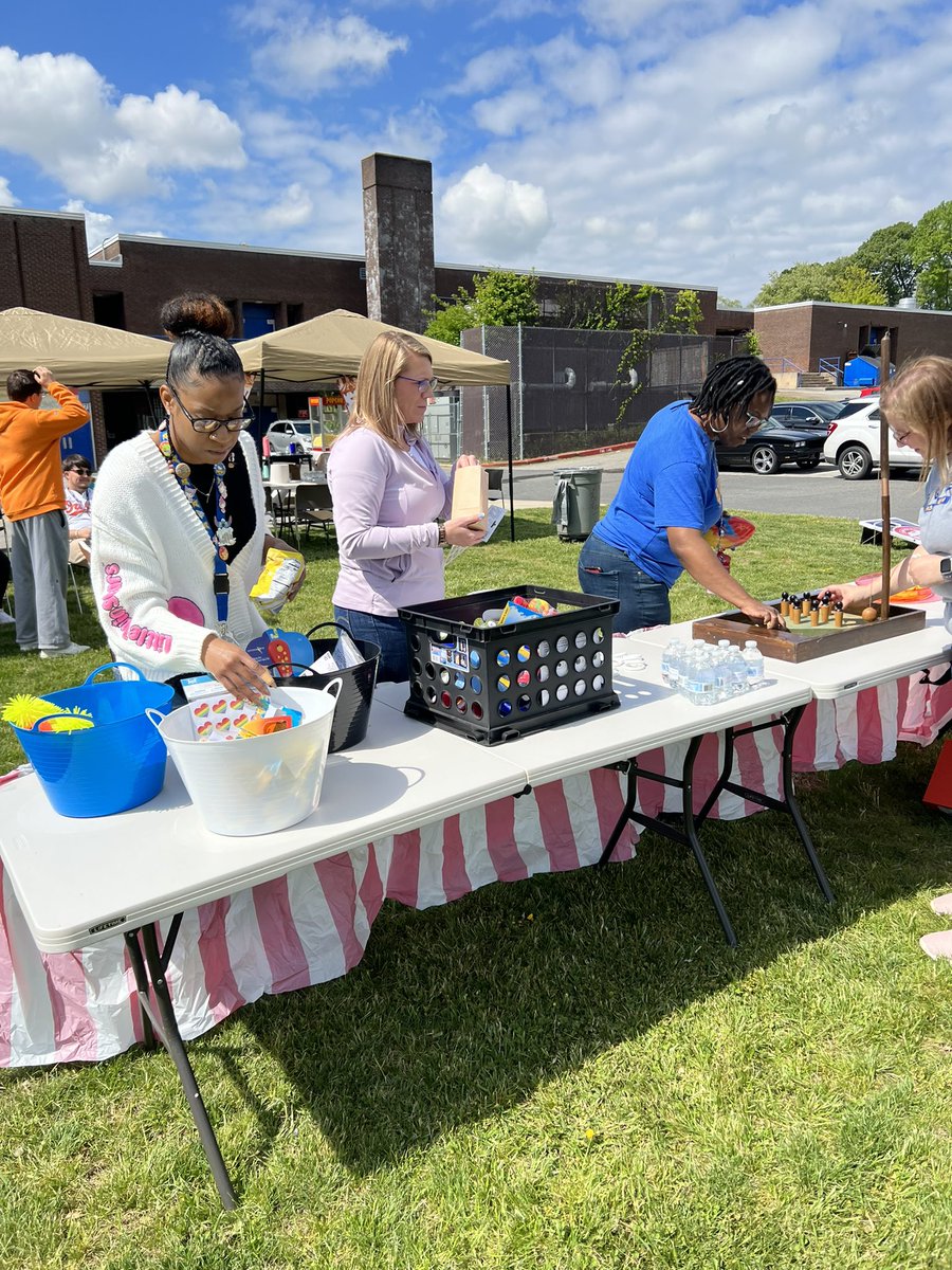 Principal_JonesHCPS tweet media