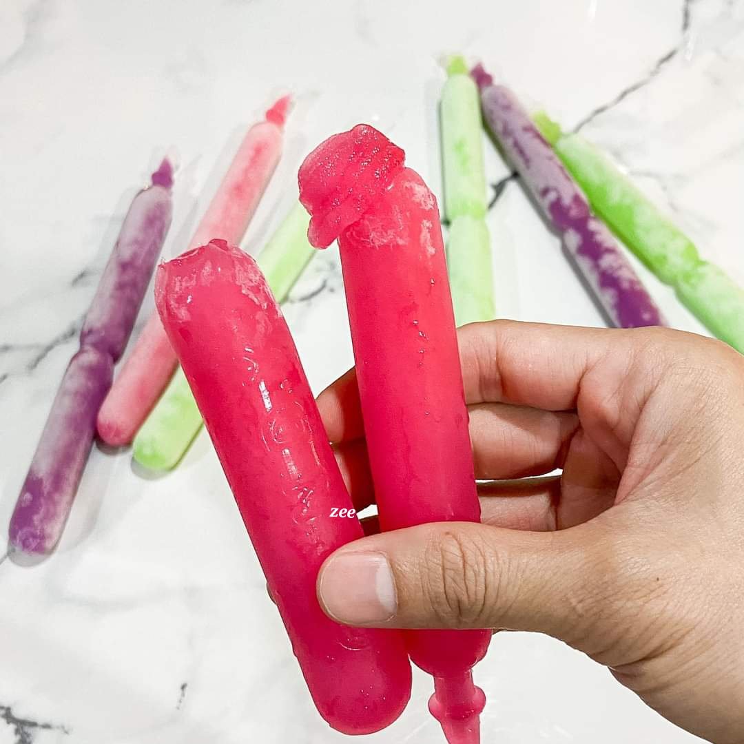 erzxzh's tweet photo. Siapa ingat lagi ice pop ni angkat tangan 🙋🏻‍♀️ 

Legend bethol aiskrim ni, budak-budak sekarang entah kenal ke tak 🤣 Cara korang makan macam mana? Patah dua ke makan ikut depan 🤭 https://t.co/HuUM93Ki3Q