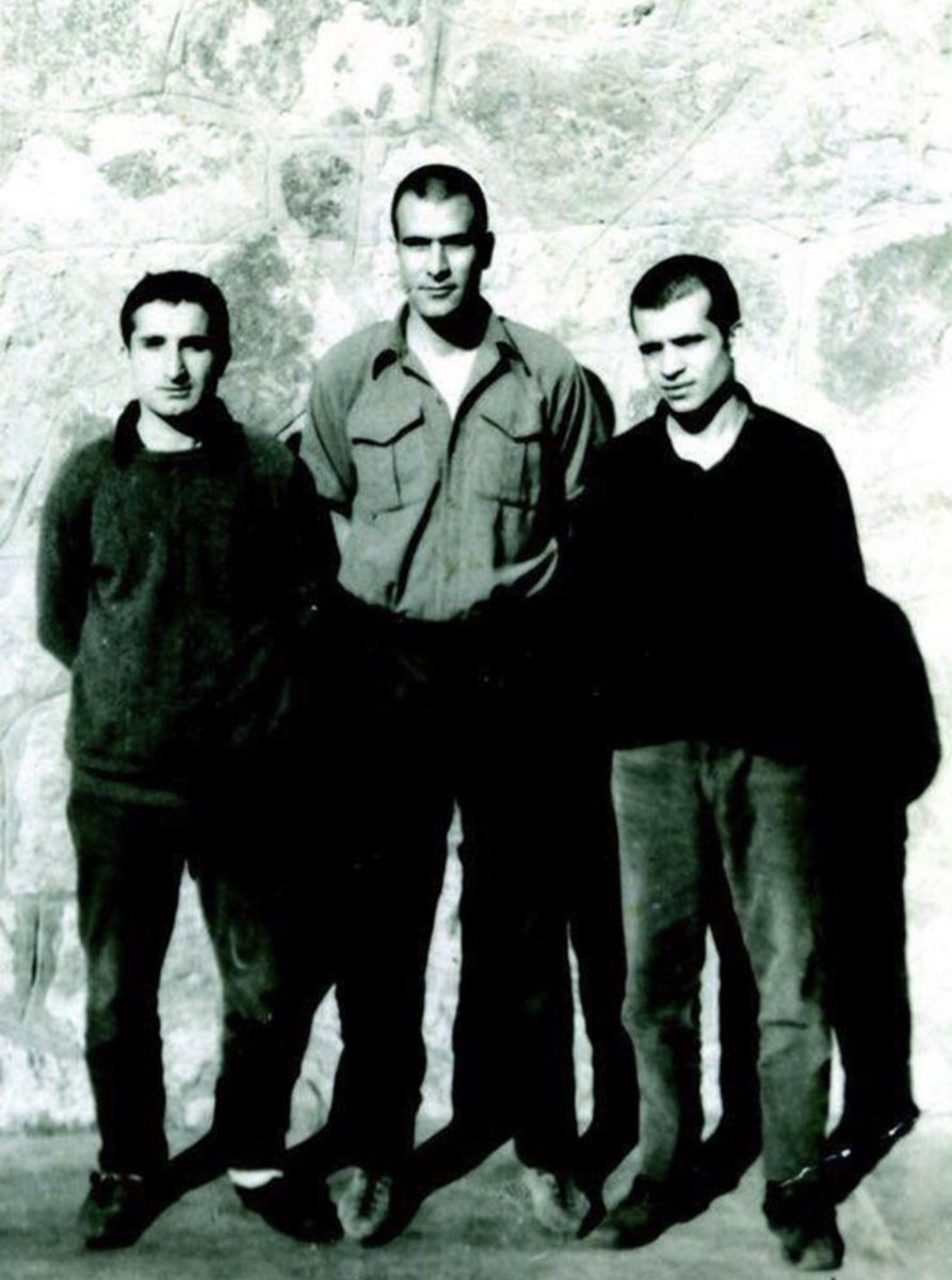 solcugazete's tweet photo. 51 sene önce bu gece, gencecik 3 güzel insanı astılar…

#6Mayıs1972 https://t.co/aV7fWlFs3d