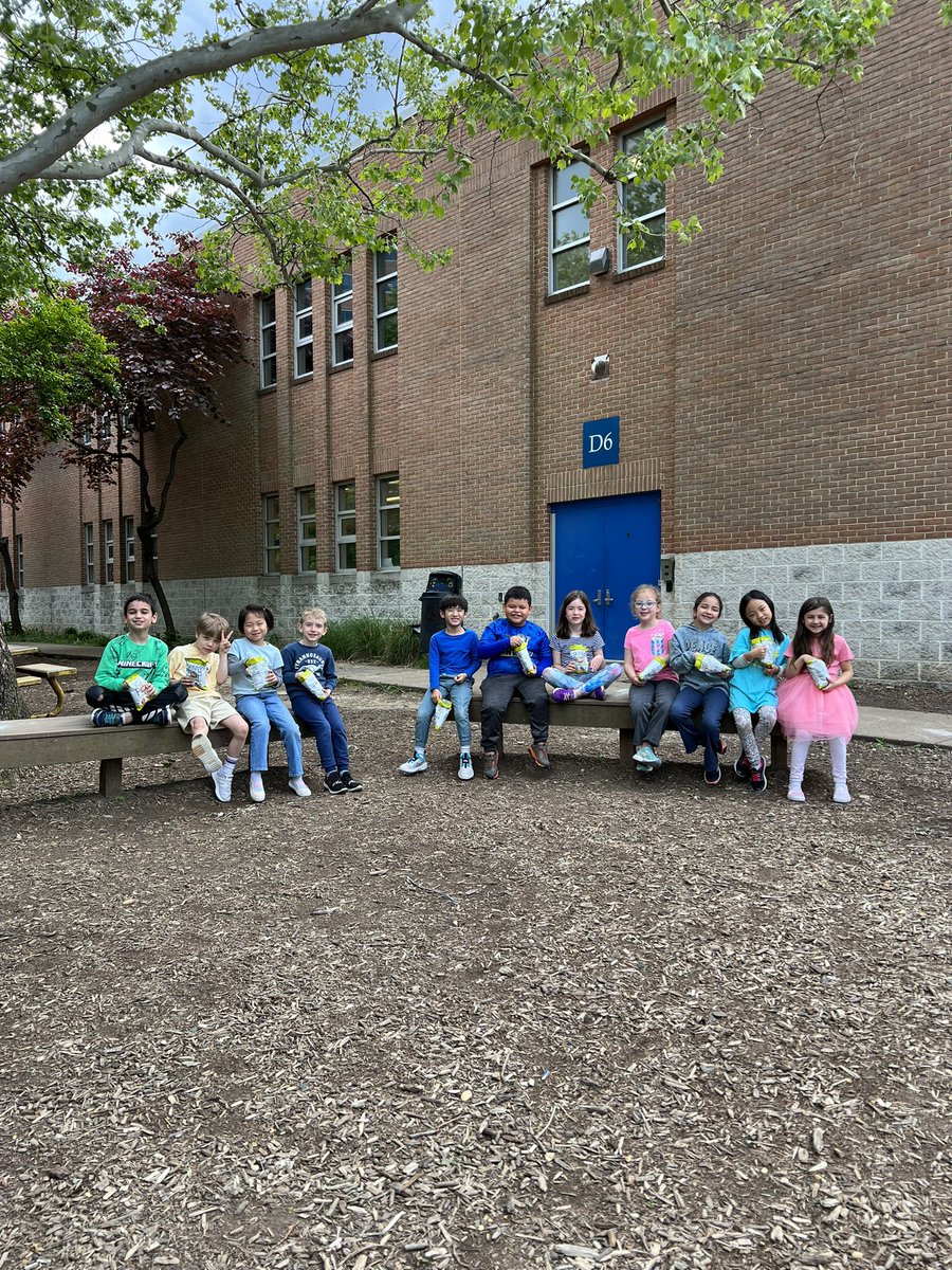 MissBokum's tweet photo. After a long week of crushing our end of year assessments AND everyone completing 5 lessons on @DreamBox_Learn called for snack outside on this lovely Friday afternoon! 💙 https://t.co/WimEwujLIH