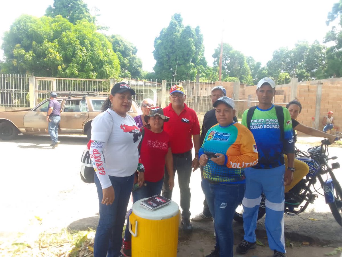 Los voceros del CC, Comuna Guerrilleros Heróicos de Catedral, estuvieron presentes trabajando de manera conjunta para llevar a cabo esta labor. Tupamaro de la mano con la comunidad.