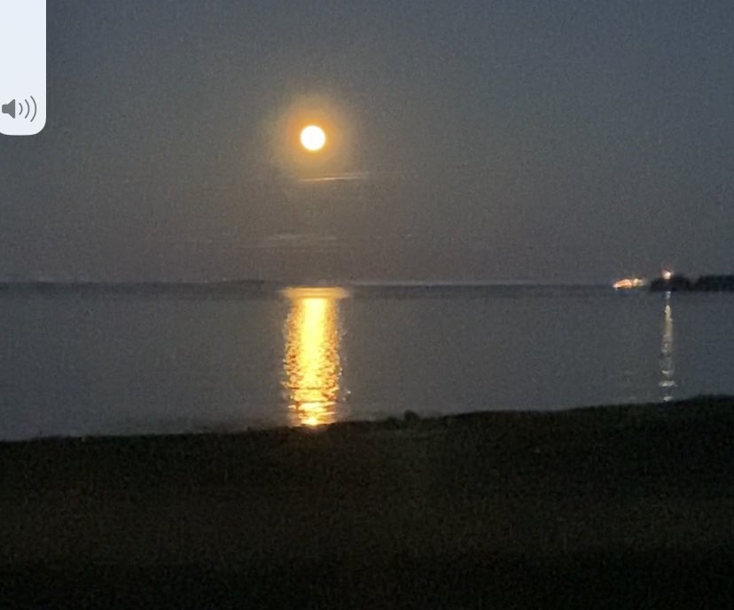 donominivan's tweet photo. Got to see the flower moon rise tonight over Maine and the east coast. Was very cool! https://t.co/binlhsywwj