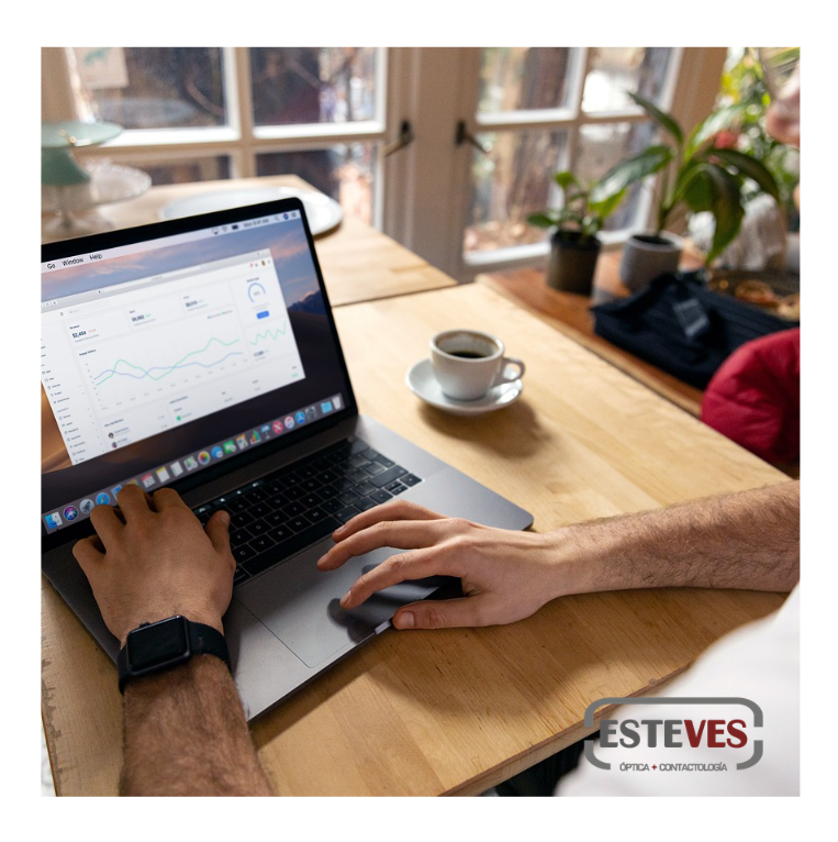OpticaEsteves's tweet photo. Pasa largas horas frente a la computadora o en reuniones? En Óptica Esteves ofrecemos lentes con filtro de luz azul para reducir la fatiga visual. ¡Visítanos en nuestro local y encuentra el modelo perfecto para ti! 

#Optica #GafasDeSol #LentesDeContacto #SaludVisual https://t.co/zbOcoqXN5x