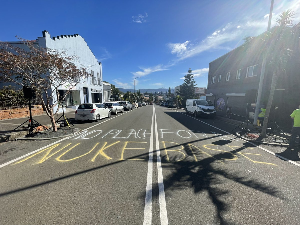 The message written on Wentworth Street ahead of todays May Day March: 

'No place for a nuke base'

#Wollongong #PortKembla #MayDay2023