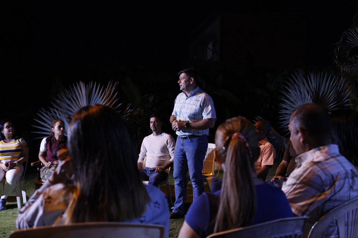 freddysuperlano's tweet photo. ¡Ya estamos en #Cumana! 

Y junto a los líderes de @VPASucre estaremos mañana en la calle sumando voluntades que al igual que nosotros desean, anhelan y se merecen una mejor Venezuela. https://t.co/Wbp6abv01H