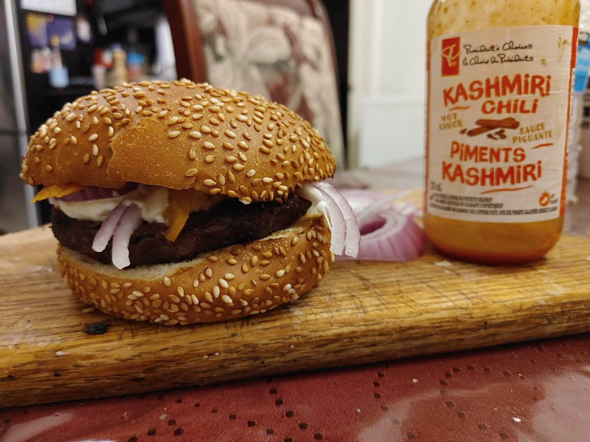 aleeminate's tweet photo. My attempt at burgers.😋 https://t.co/y8i9jtkjmt