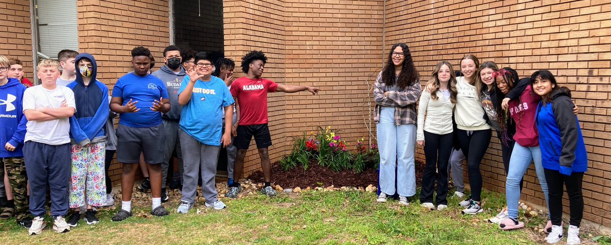 #AMSeagles 7th Grade Life Science planted a pollinator garden with funds from the @LegacyENVED grant. The life science classes study the benefits of pollinators in plant reproduction. @MarlaDean13 @bethhorn90 & #CoachBailey #OneAthens