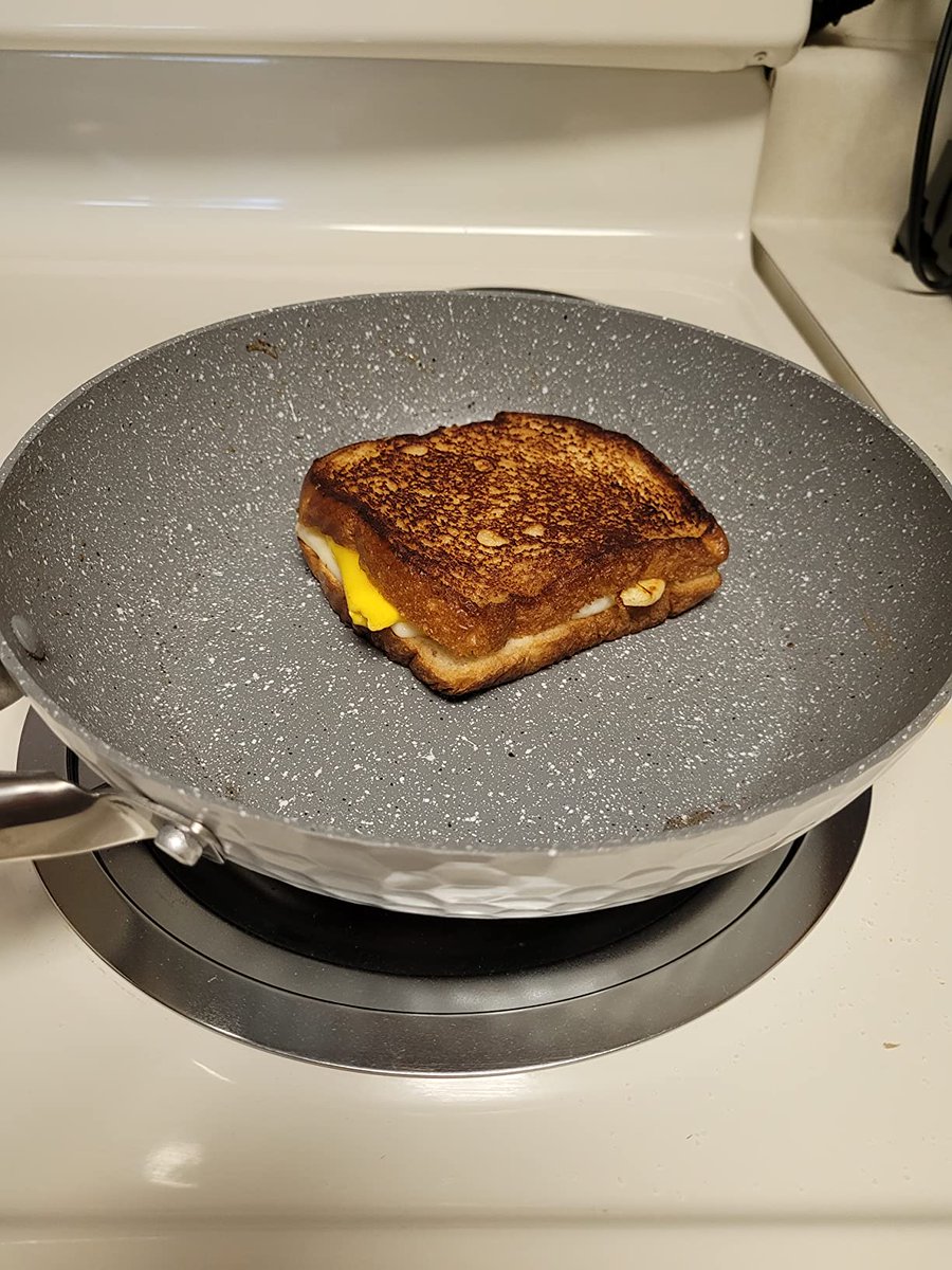 clockitchen's tweet image. When you want a warm, comforting meal in the afternoon, a grilled cheese sandwich is a great choice. You can make your own at home, and they are simple to prepare.

#grillby #sandwich #homecooking