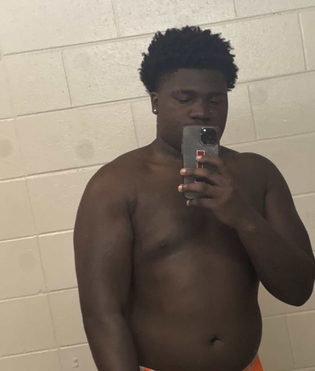 kevontay_wells's tweet photo. Let’s Work This Summer Break 🏋🏾♂️ Body Definition Coming Soon #OTime #BlueCollarAlert #WolfGang https://t.co/7vCucQLNkP