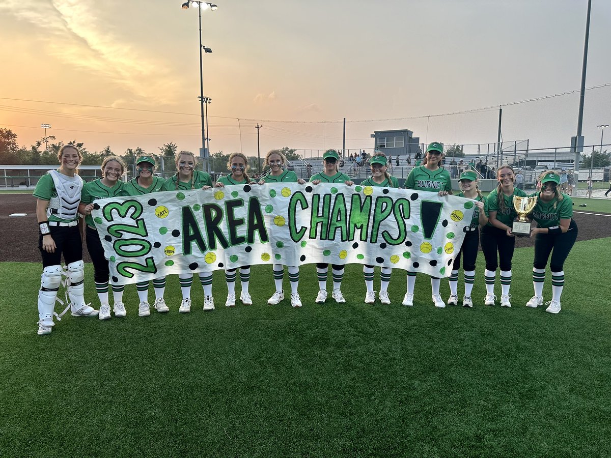 burnet_softball's tweet photo. Lady Dawgs just made HISTORY by being AREA CHAMPS for the FIRST TIME EVER!🏆
#BDM #5US #ATL #TRUST https://t.co/XKCh1J04eF