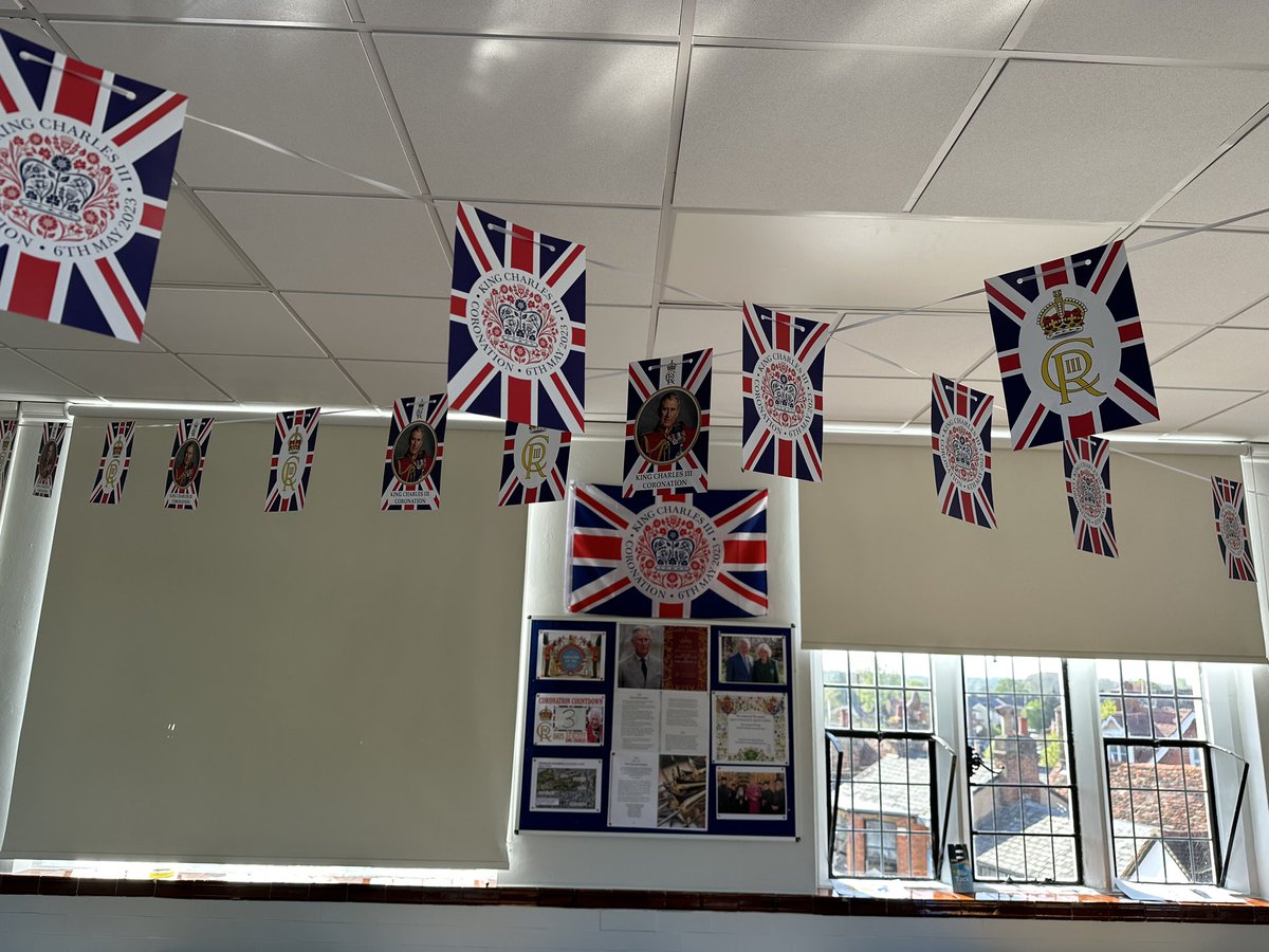 CoronationCount's tweet image. What an excellent classroom this is. I think they should make this teacher the headmaster.