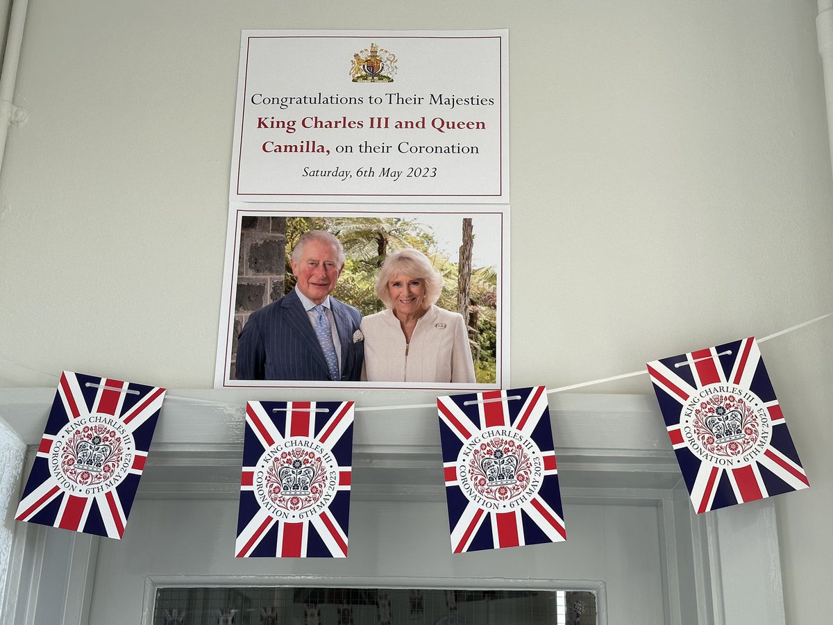 CoronationCount's tweet image. What an excellent classroom this is. I think they should make this teacher the headmaster.