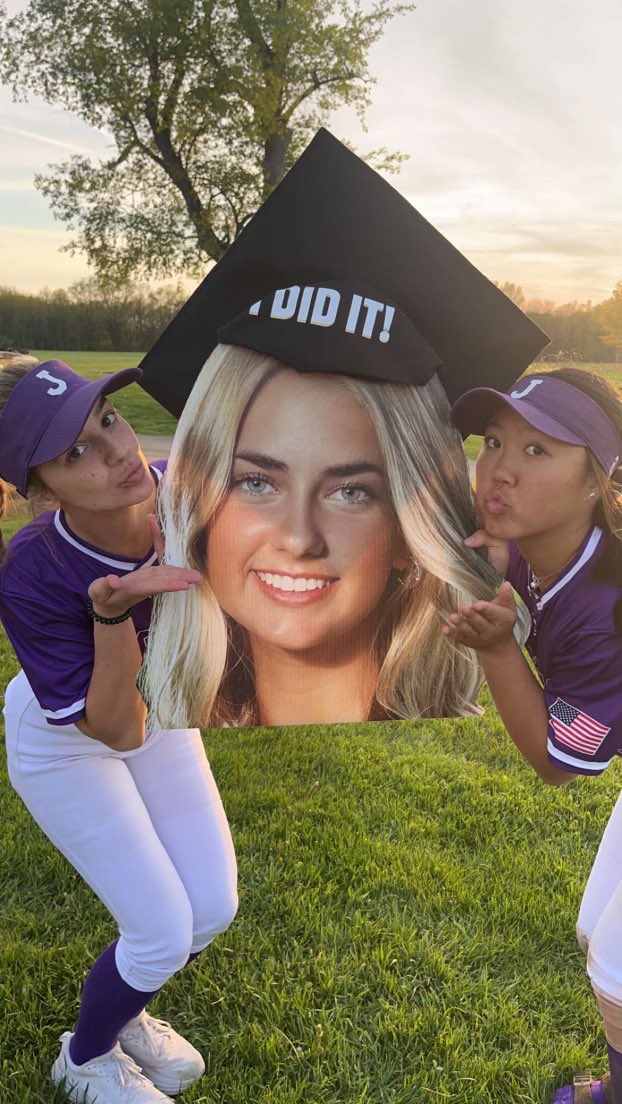 keecsin's tweet photo. It’s a wrap for Senior Night https://t.co/nG81L140Px