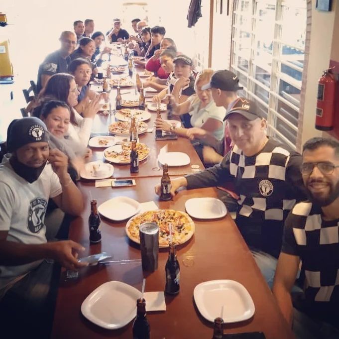 Aquí nuestro mercido almuerzo y compartir de hoy por el día del trabajador, con el equipo de Café Racer Bar. Éxito equipo! #caferacerfestival instagr.am/p/Cr4cLuKJocj/