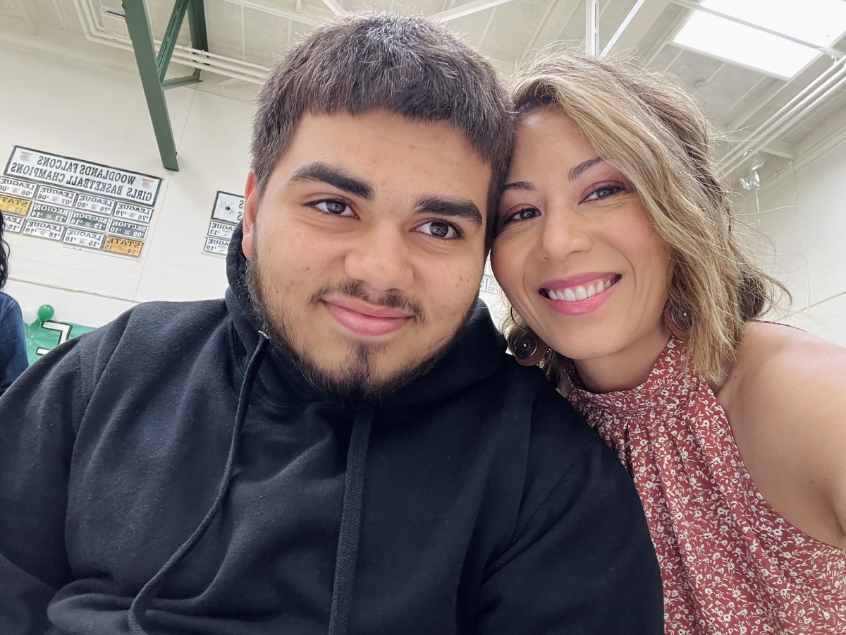 teachandknit's tweet photo. @GreenburghWMHS Happy #CollegeSigningDay to our amazing seniors who make their teachers very proud!🎊 🎉 https://t.co/QdNwaFUgcS