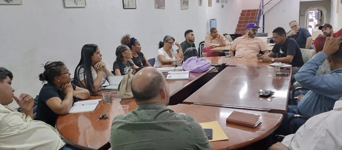 CES_MirandAD's tweet photo. Reunión de CES Miranda,analizando el acontecer político nacional y regional,planificando las próximas actividades para el fortalecimiento de las estructuras del partido.
¡Por una Venezuela Libre y de los Venezolanos!
#BernabeEnAccion
@adbernabe
@ADIsraelHerrera https://t.co/U40dAukEgS