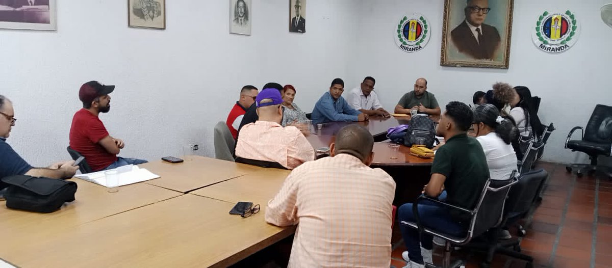 CES_MirandAD's tweet photo. Reunión de CES Miranda,analizando el acontecer político nacional y regional,planificando las próximas actividades para el fortalecimiento de las estructuras del partido.
¡Por una Venezuela Libre y de los Venezolanos!
#BernabeEnAccion
@adbernabe
@ADIsraelHerrera https://t.co/U40dAukEgS