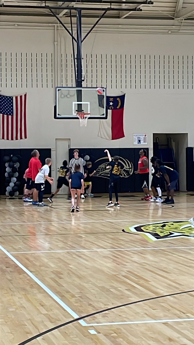 msahanson's tweet photo. Had a great time at the YES kids vs. staff basketball game to support Relay for Life! There were even cheerleaders and line dancers. Staff lost by 2 points, everyone played hard and money was raised for a great cause! @YESjrjags @FCSchoolsNC @RelayForLife https://t.co/bvM1vYIRaF