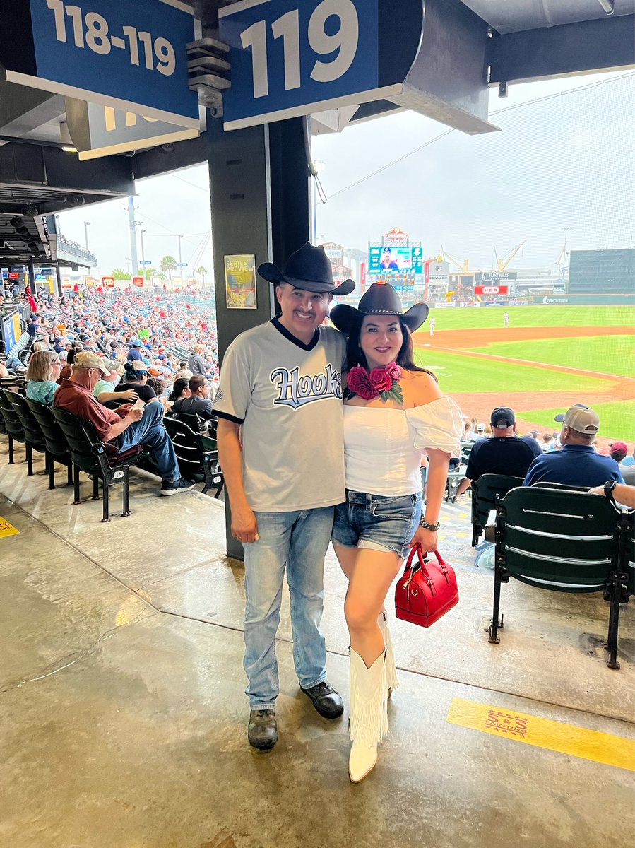 Dr_V_Lucy's tweet photo. 5 de mayo🇲🇽🎉 rodeo 🤠 weekend at the @cchooks ! ⚾️ #5deMAYde2023 #5DeMayo #baseball #cchooks #imhooked https://t.co/GrMLXM7Ou0