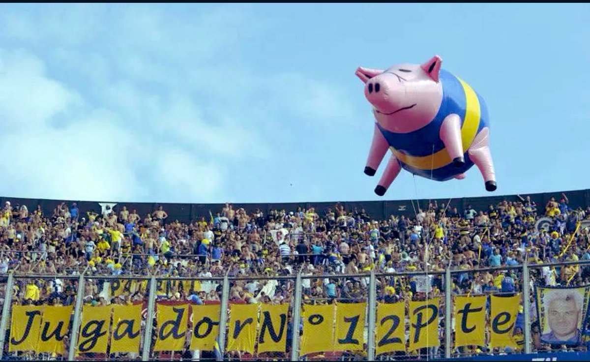 PadreBostero's tweet image. Como olvidar esa tarde en el Monumental donde River nos quiso cargar con un chancho y se comieron el descanso de su vida. “El chancho no desciende.” INOLVIDABLE.