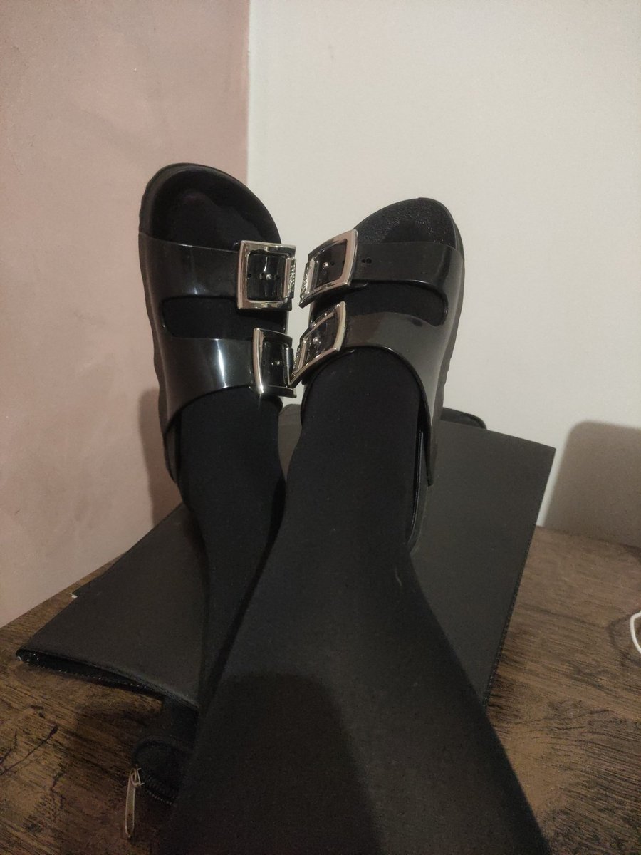 deusalila's tweet photo. Algum mané vai me enviar um Ifood 🤬
#rainha #feet https://t.co/BRRj4YlLqy