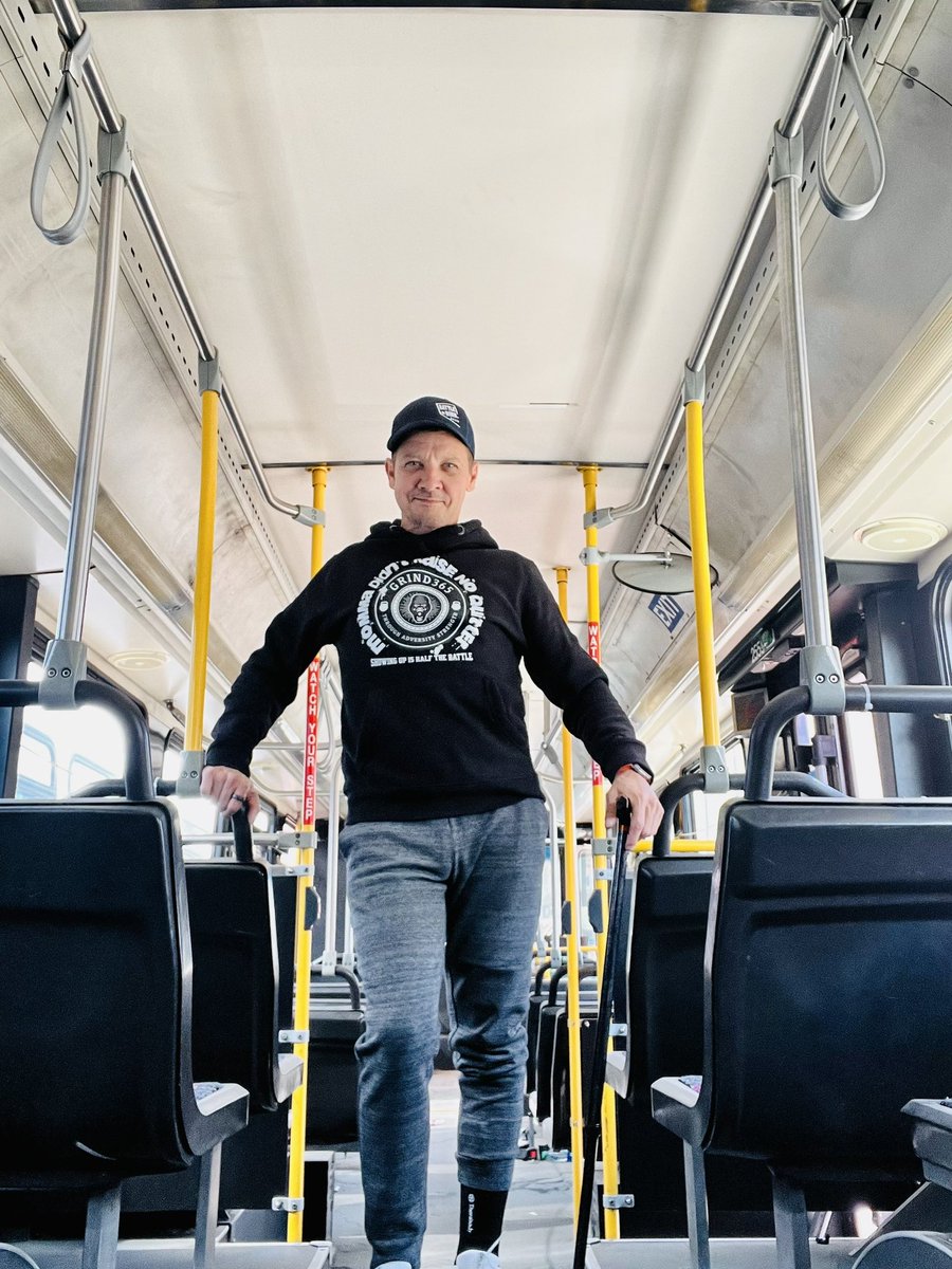 Jeremy Renner tweet media